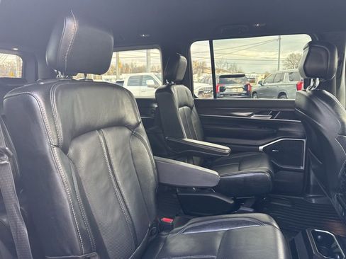 Used 2022 Jeep Wagoneer Series III w/ Flexible Seating Group image 26