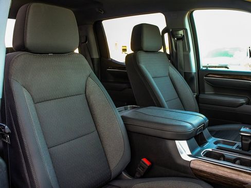 Used 2025 GMC Sierra 1500 Elevation image 37