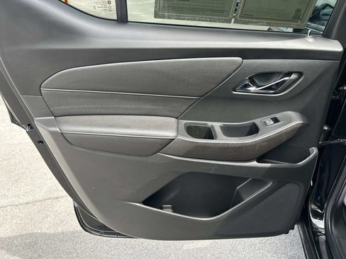 Used 2022 Chevrolet Traverse LT w/ LPO, Floor Liner Package AWD/4WD image 28
