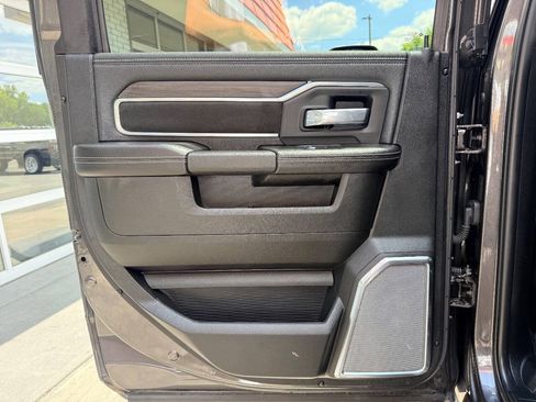 Used 2025 RAM 2500 Laramie AWD/4WD image 33