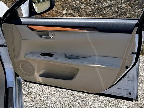 Used 2015 Lexus ES 300h w/ Navigation System Package FWD image 22