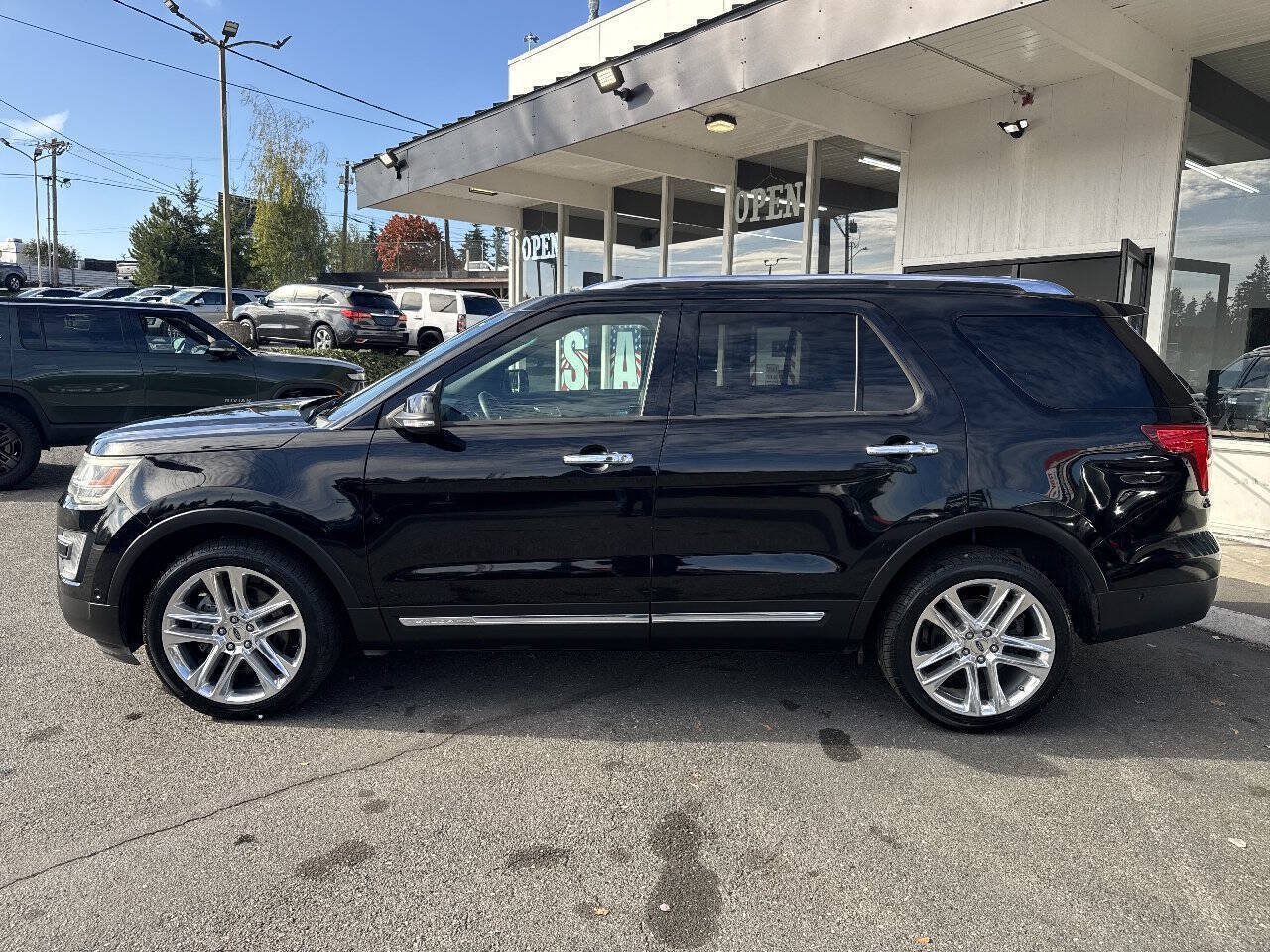 Used 2016 Ford Explorer Limited w/ Equipment Group 301A AWD/4WD image 3