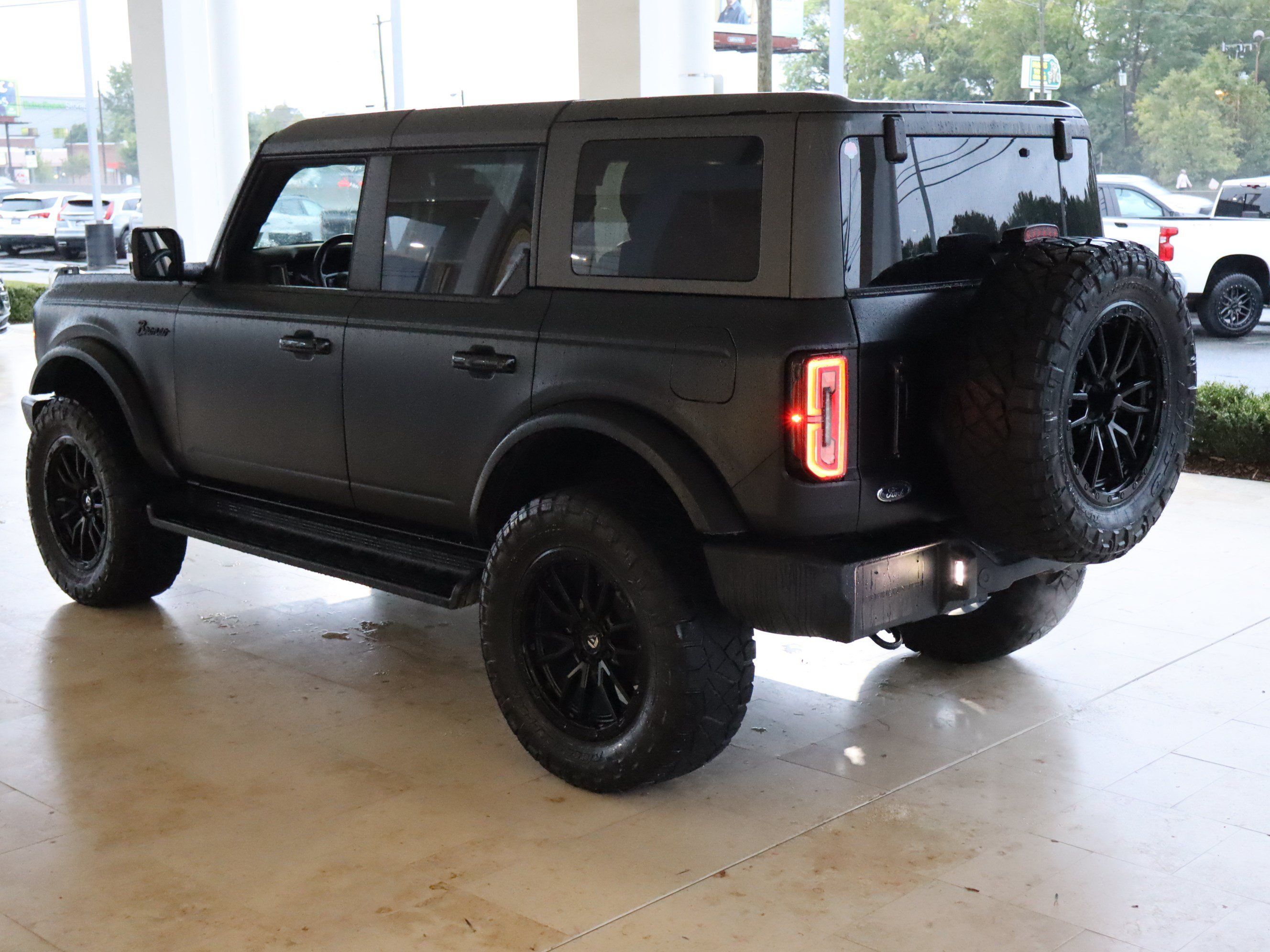 Used 2025 Ford Bronco Outer Banks w/ Matte Film Protection Package AWD/4WD image 8