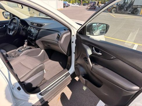 Used 2018 Nissan Rogue SV AWD/4WD image 11