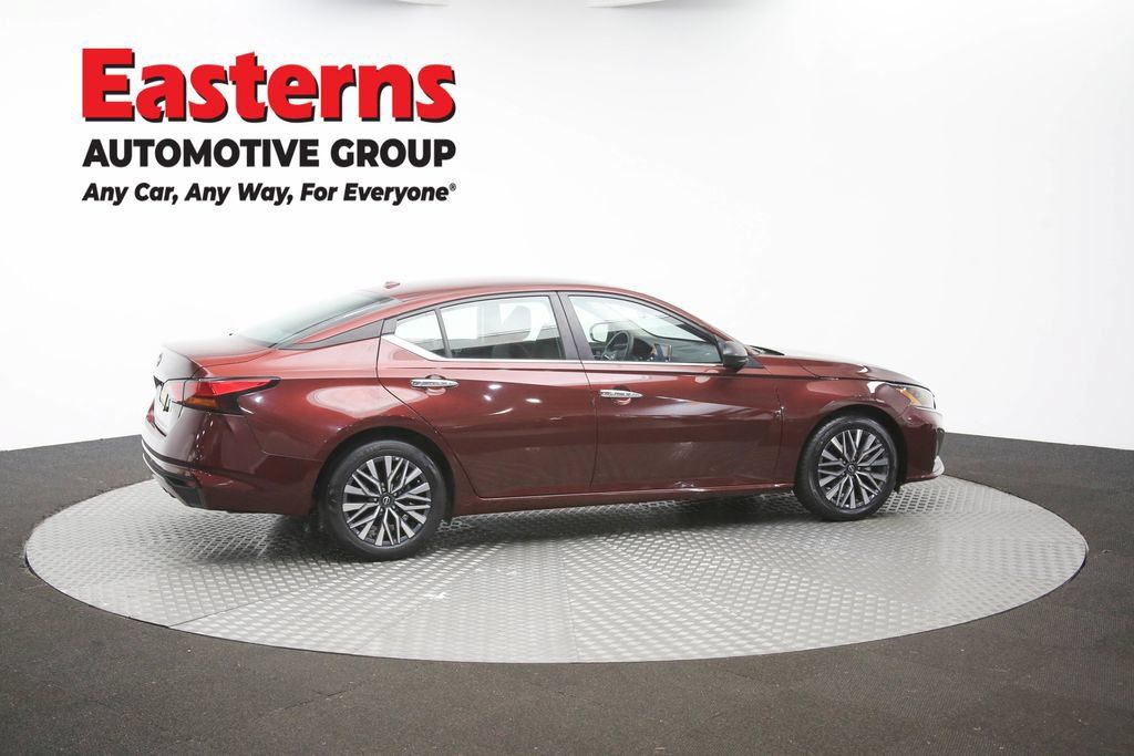 Used 2025 Nissan Altima 2.5 SV FWD image 41
