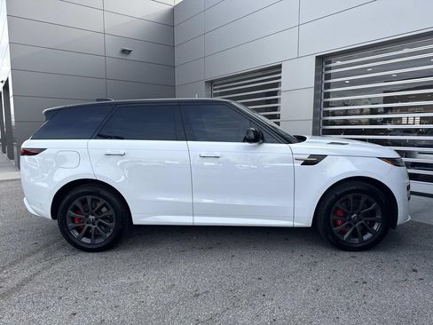 Used 2025 Land Rover Range Rover Sport Dynamic SE AWD/4WD image 9