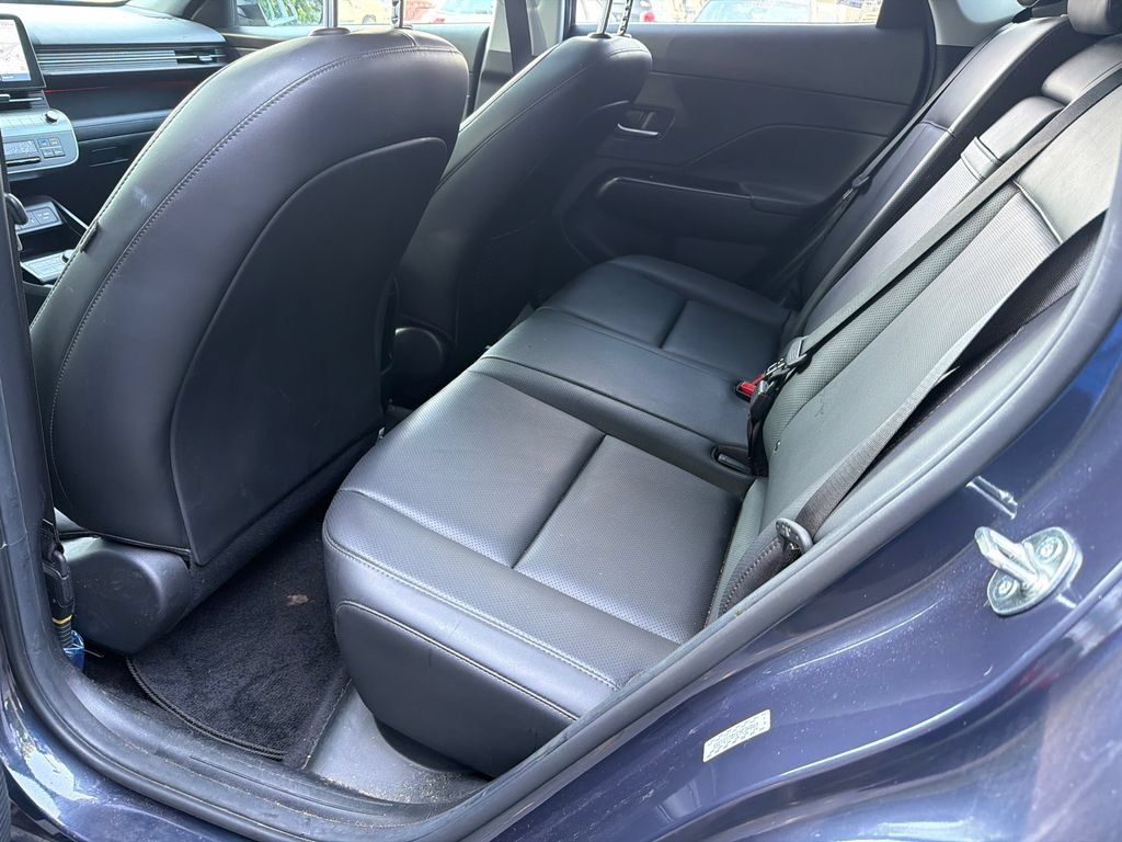 Used 2024 Hyundai Kona Limited FWD image 21