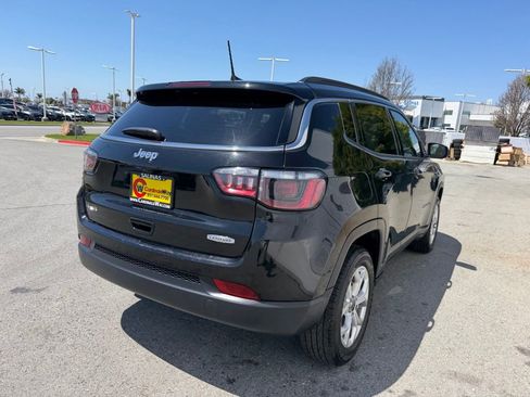 Used 2025 Jeep Compass Latitude AWD/4WD image 6