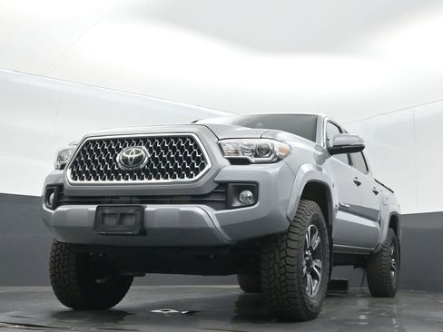 Used 2018 Toyota Tacoma TRD Sport image 8