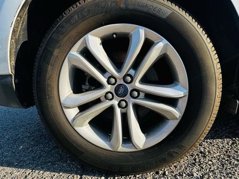 Used 2019 Ford Edge SEL FWD image 17