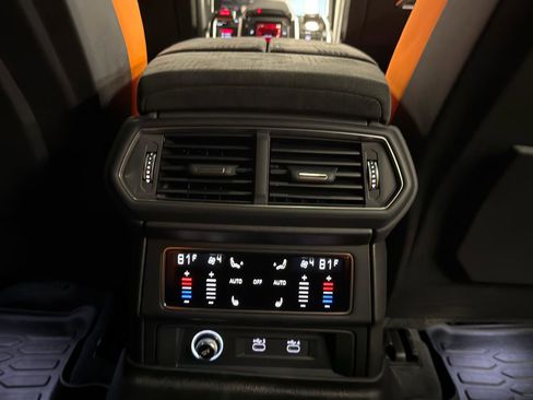 Used 2022 Lamborghini Urus image 22