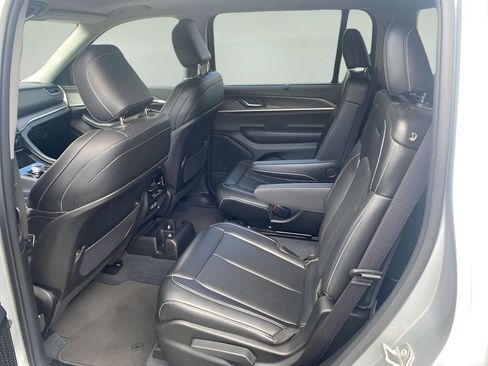 Used 2023 Jeep Grand Cherokee L Limited w/ Luxury Tech Group II AWD/4WD image 21