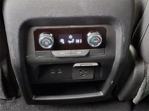 Used 2024 Chevrolet Traverse LT image 10