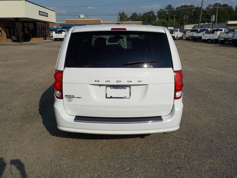 Used 2018 Dodge Grand Caravan SE w/ UConnect Hands-Free Group FWD image 4