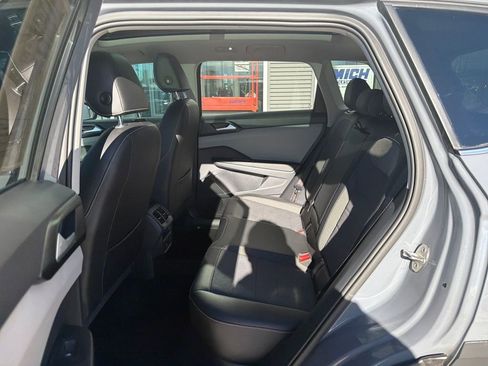 Certified 2022 Volkswagen Taos SE w/ Panoramic Sunroof Package image 14