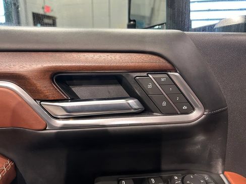 Used 2025 GMC Sierra 2500 Denali Ultimate AWD/4WD image 12
