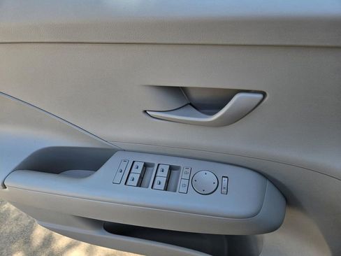 New 2026 Hyundai Kona SE FWD image 18