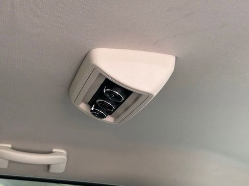 Used 2019 Dodge Grand Caravan SE FWD image 34