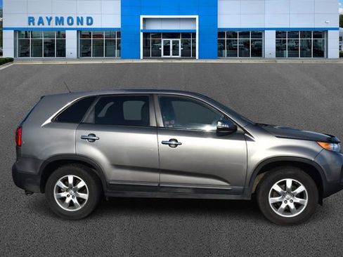 Used 2012 Kia Sorento LX image 2