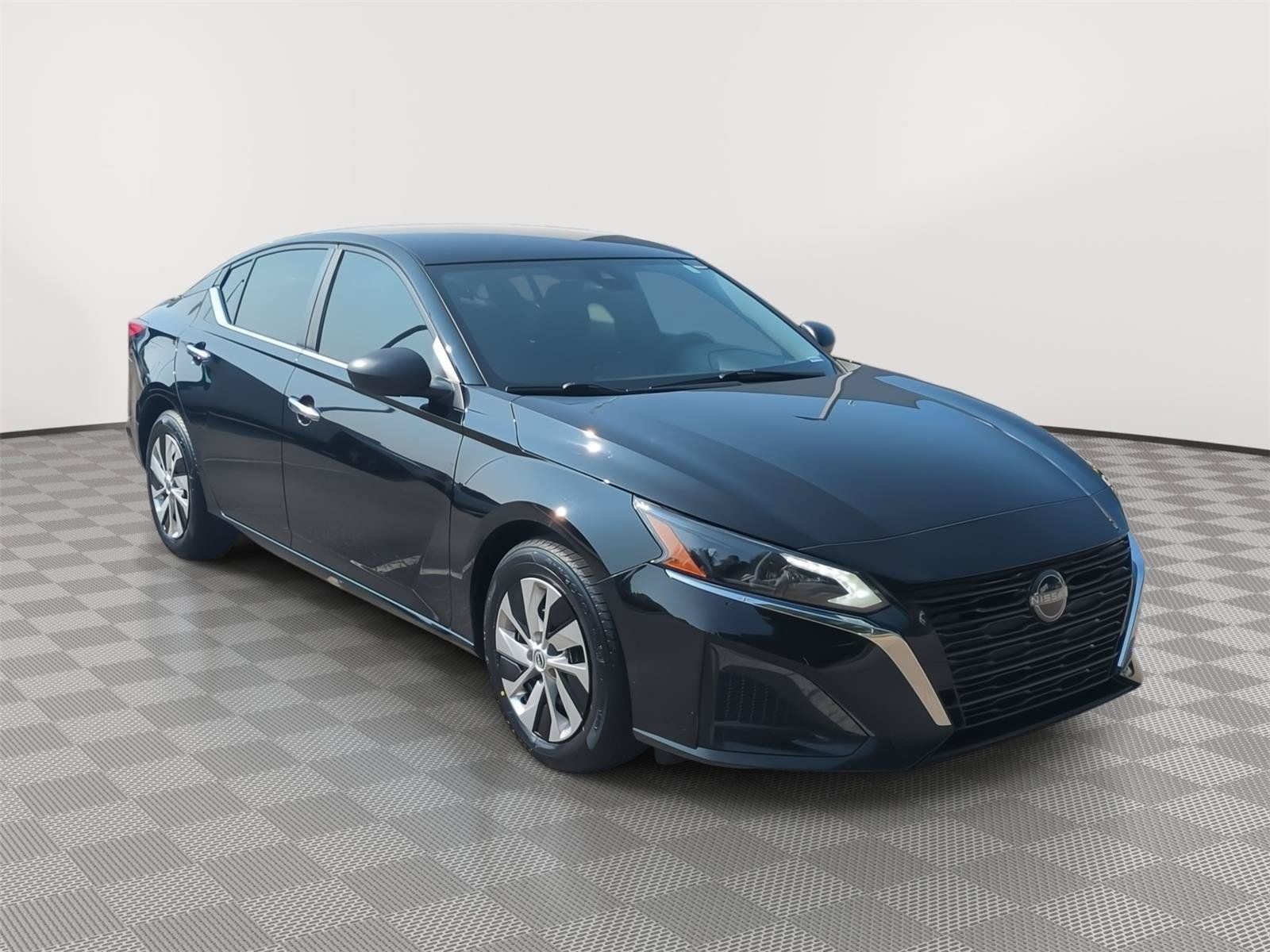 Used 2024 Nissan Altima 2.5 S FWD image 11