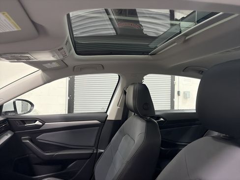Certified 2025 Volkswagen Jetta SE FWD image 11