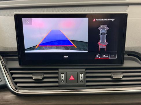 Used 2024 Audi Q5 e Premium w/ Convenience Package image 29