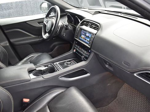 Used 2017 Jaguar F-PACE S image 22