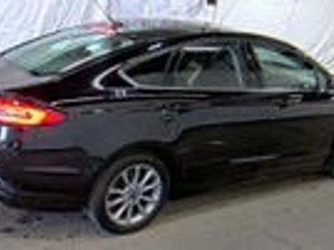 Used 2017 Ford Fusion SE image 4