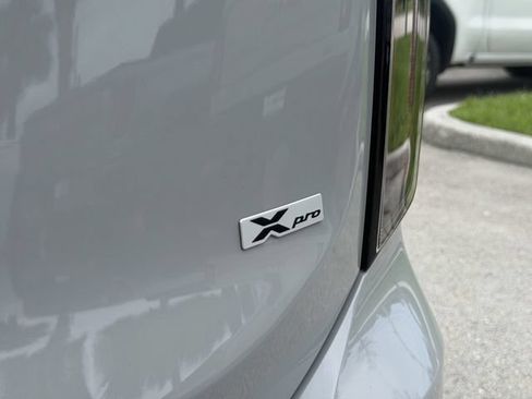 Used 2025 Kia Telluride AWD image 11