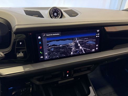 Used 2025 Porsche Cayenne S image 23