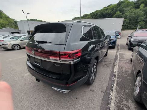 Used 2024 Volkswagen Atlas SEL AWD/4WD image 5