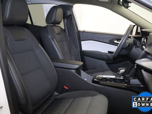 Used 2025 Chevrolet Trax LT FWD image 20