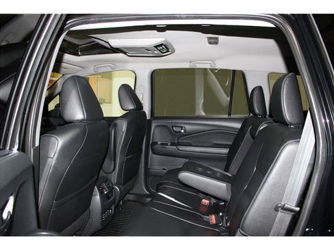 Used 2016 Honda Pilot Touring image 12