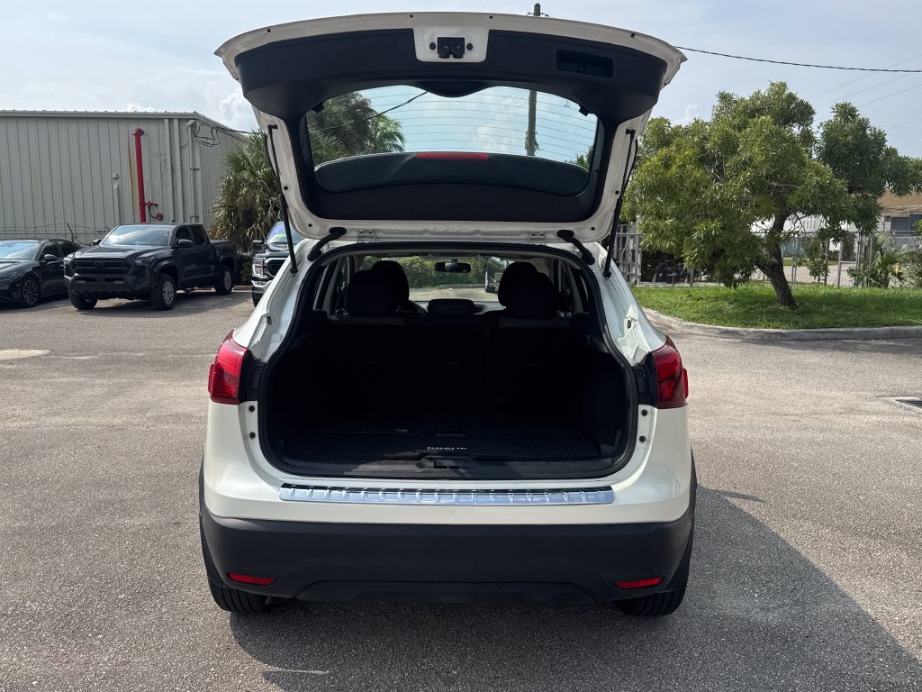 Used 2017 Nissan Rogue Sport SV FWD image 26