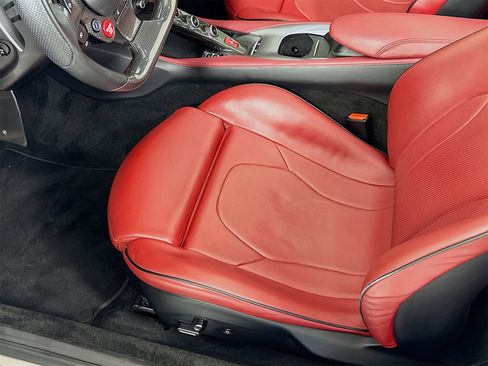 Used 2020 Ferrari Portofino image 15