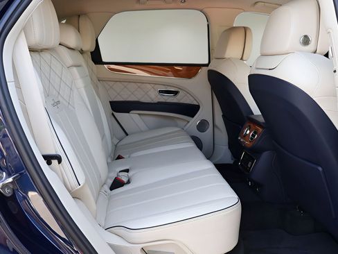Used 2021 Bentley Bentayga image 20