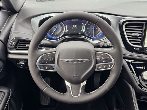 New 2026 Chrysler Pacifica Limited image 17