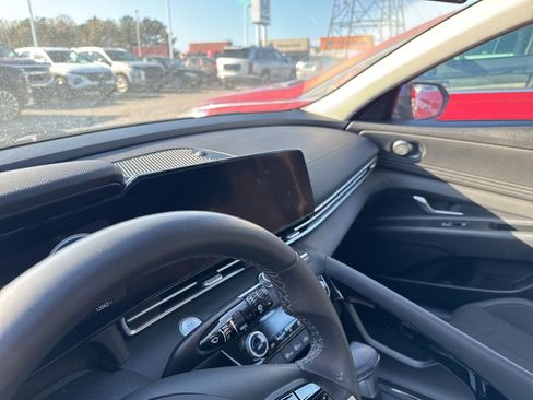 Used 2023 Hyundai Elantra SEL w/ Convenience Package image 17