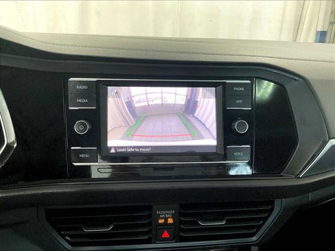 Used 2024 Volkswagen Jetta SE w/ Panoramic Sunroof Package image 19