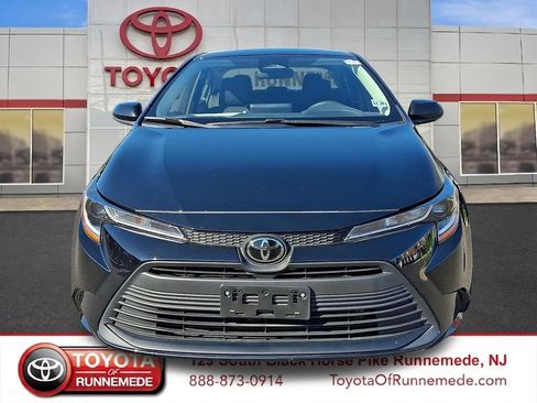 Certified 2024 Toyota Corolla LE FWD image 2