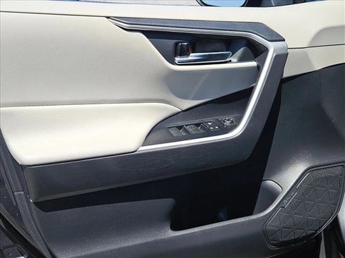 Used 2020 Toyota RAV4 XLE w/ Carpet Mat Package FWD image 10