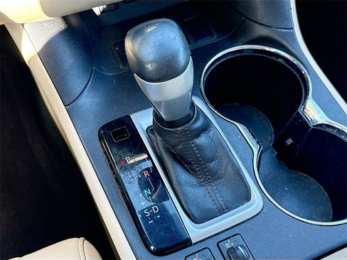 Used 2017 Toyota Highlander XLE image 18