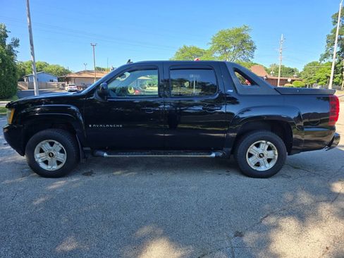 Used 2009 Chevrolet Avalanche LT w/ Suspension Package, Off-Road AWD/4WD image 5