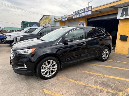 Used 2020 Ford Edge Titanium FWD image 3