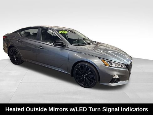 Used 2022 Nissan Altima 2.5 SR w/ Midnight Edition Package image 8