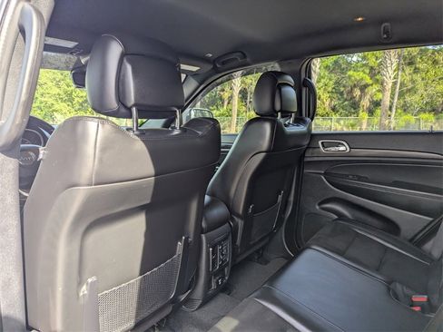 Used 2022 Jeep Grand Cherokee Laredo X image 23