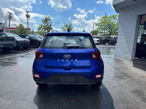 Used 2022 Hyundai Venue Limited FWD image 3