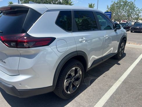 Used 2024 Nissan Rogue SV AWD/4WD image 29