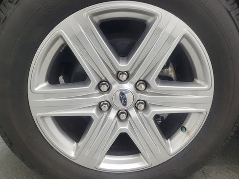 Used 2019 Ford Expedition XLT w/ Equipment Group 202A AWD/4WD image 31