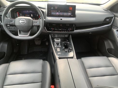 Used 2025 Nissan Rogue SL FWD image 17